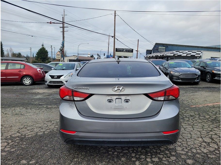 2015 Hyundai Elantra SE Sedan 4D