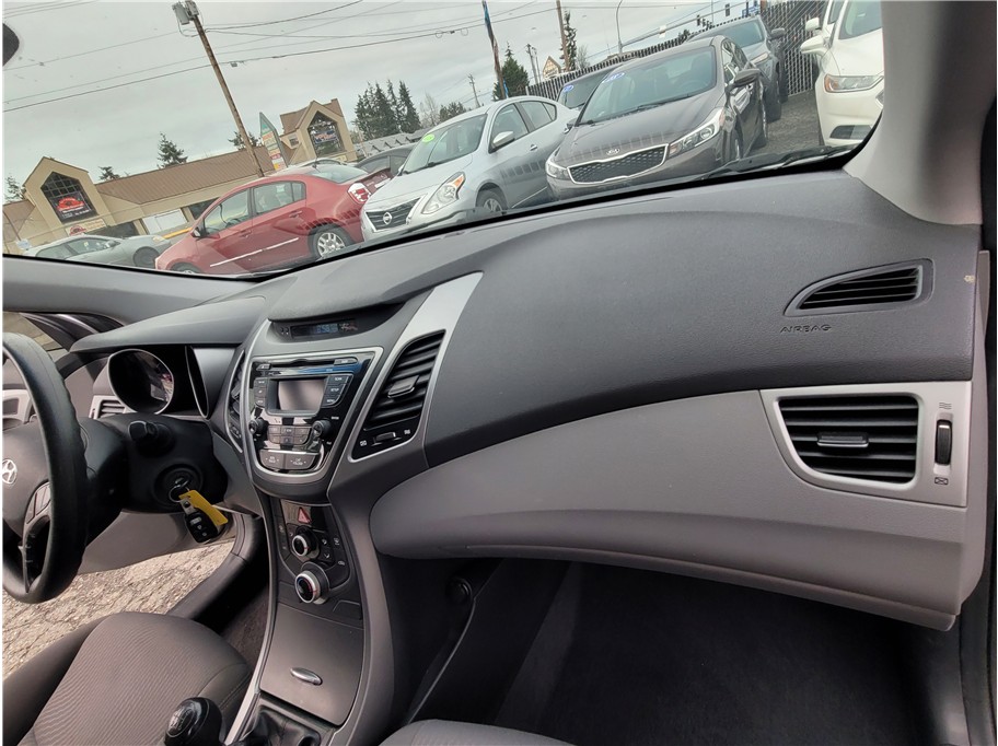2015 Hyundai Elantra SE Sedan 4D