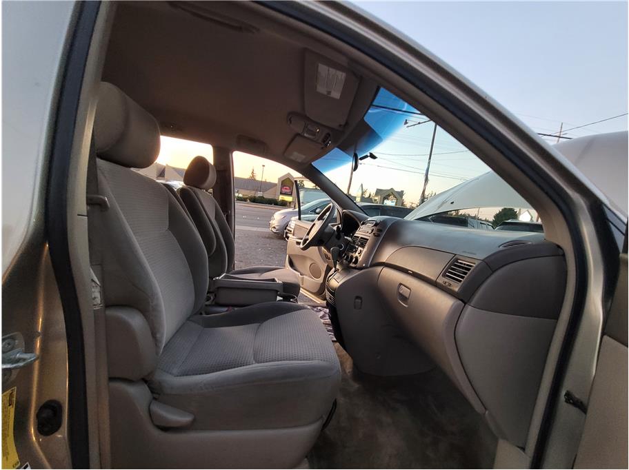 2006 Toyota Sienna LE Minivan 4D