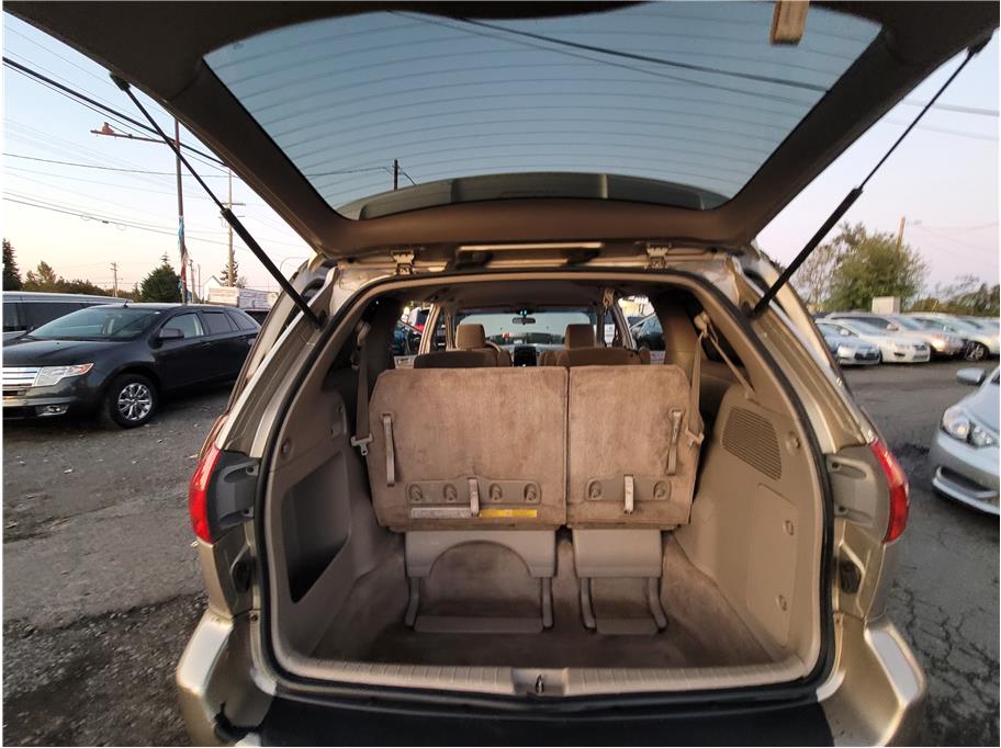 2006 Toyota Sienna LE Minivan 4D