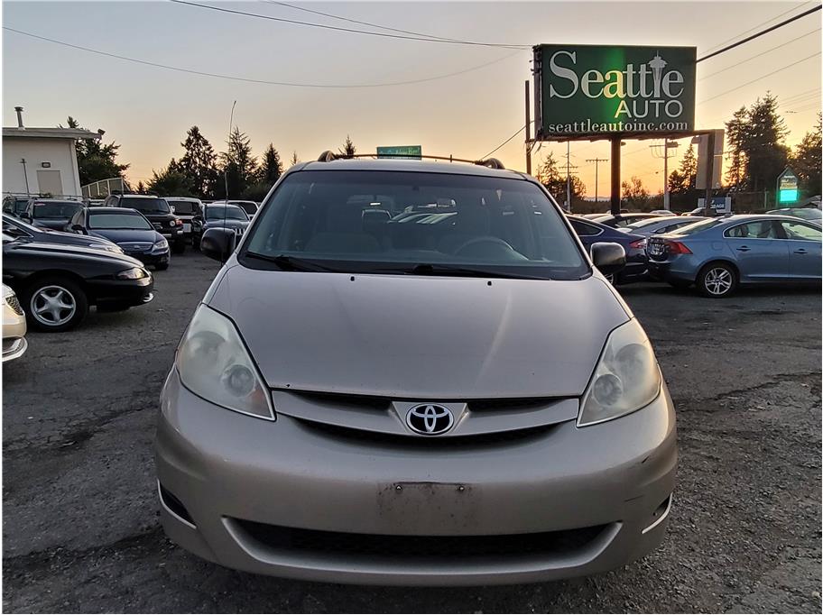 2006 Toyota Sienna LE Minivan 4D